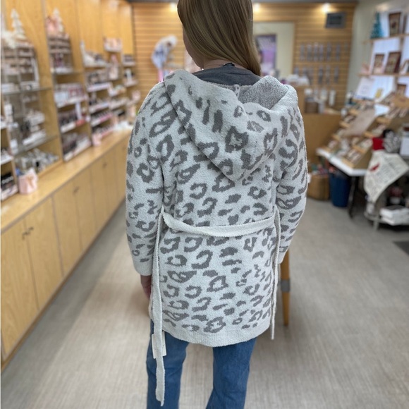 ComfyLuxe Kids Robe With Hood - Picture 5 of 5